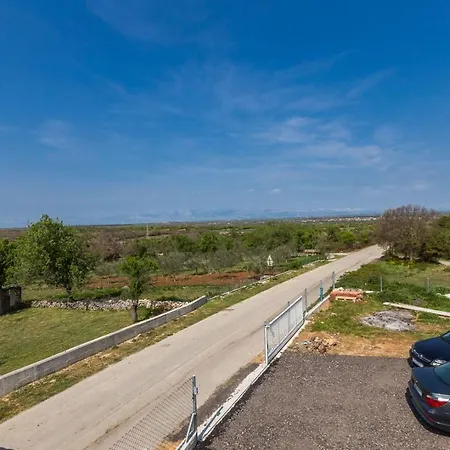 Martin And 3* Gornji Karin