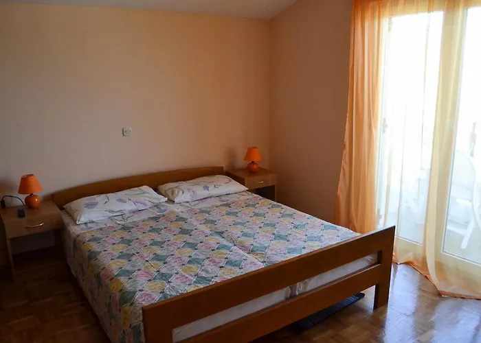 Gostinjska kuća Martin And 3*